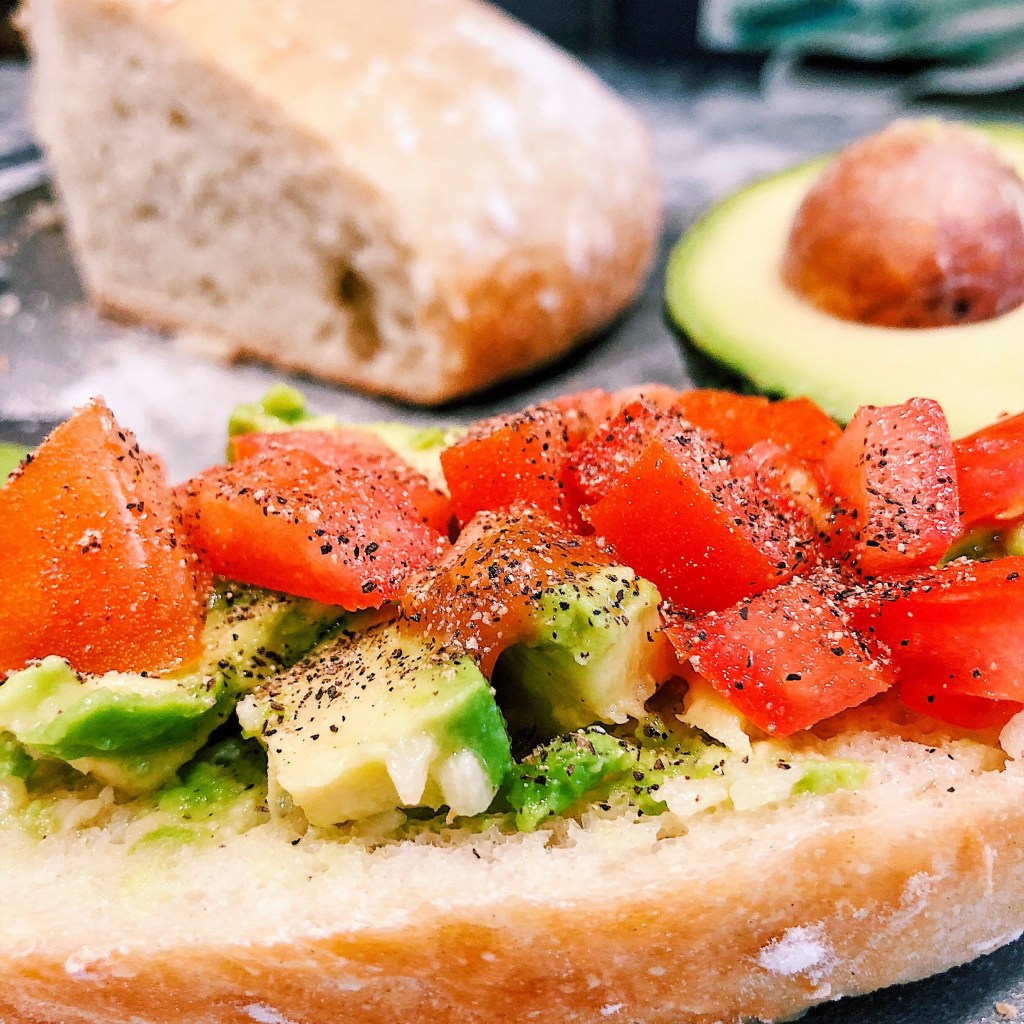 Avocado & tomato on toast